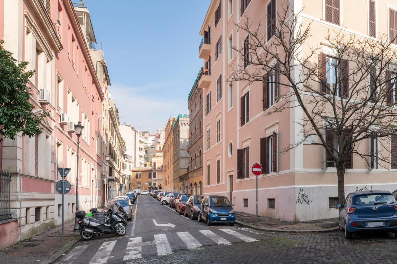 White Flat Cross Roma Exterior foto
