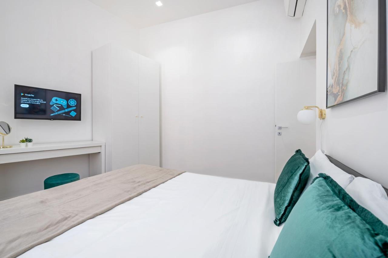 White Flat Cross Roma Exterior foto