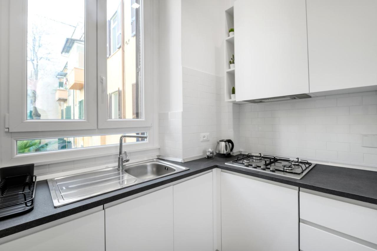 White Flat Cross Roma Exterior foto