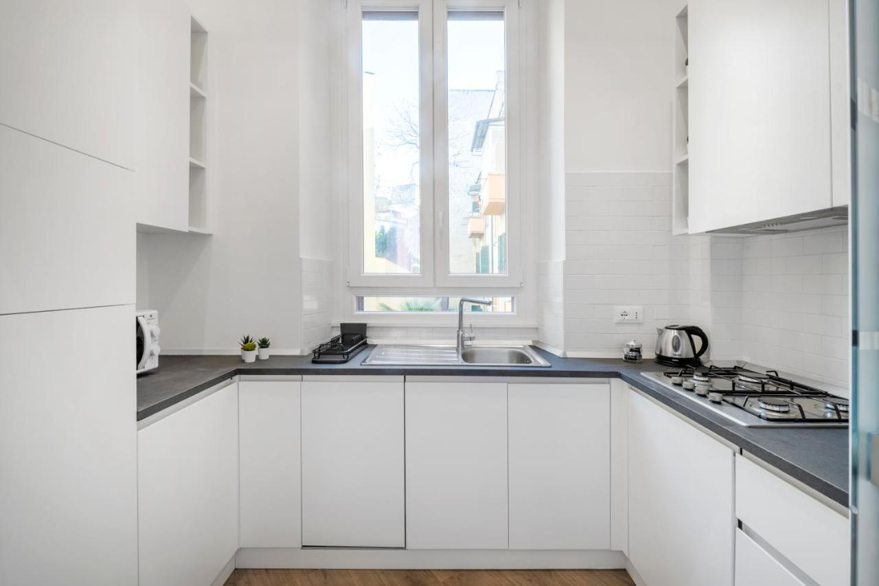 White Flat Cross Roma Exterior foto